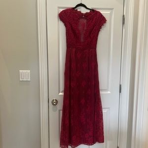 monique lhuillier cranberry lace gown